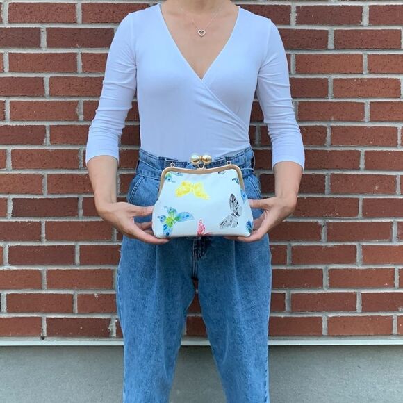 Handmade Genuine Leather Butterfly Embossed Kisslock Clutch with Small Purse Set - Picture 4 of 16